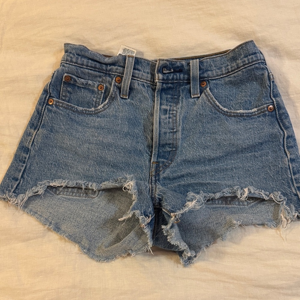 Levis 501 cutoff denim jean shorts, womens W25